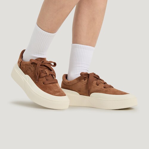 阿迪达斯皮革厚底休闲板鞋女款