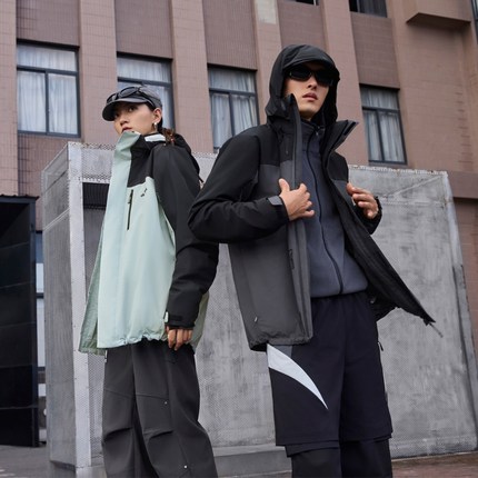 Adidas阿迪达斯拒水三合一设计加绒内胆休闲连帽夹克外套JW1650