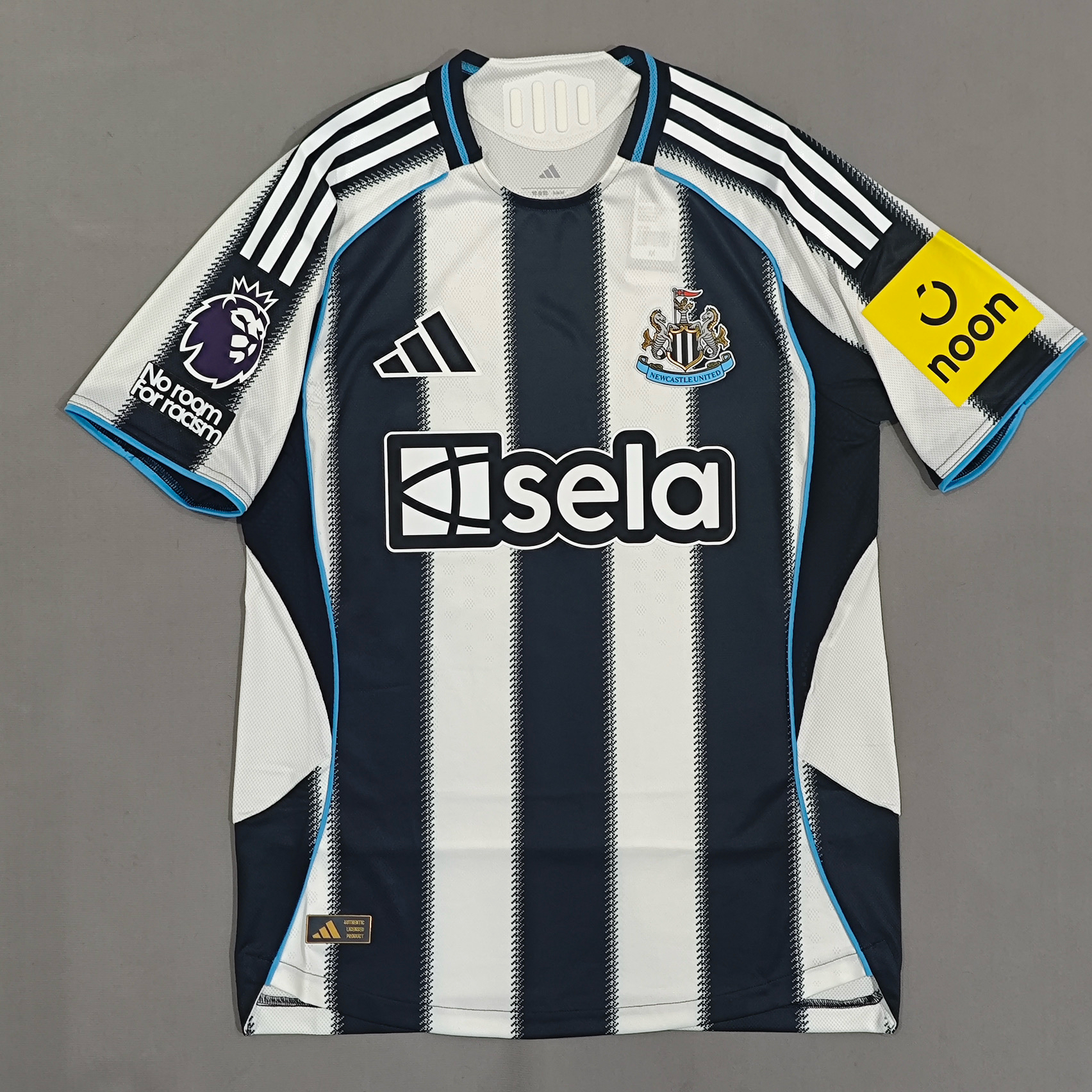 Adidas纽卡斯尔联主场足球服