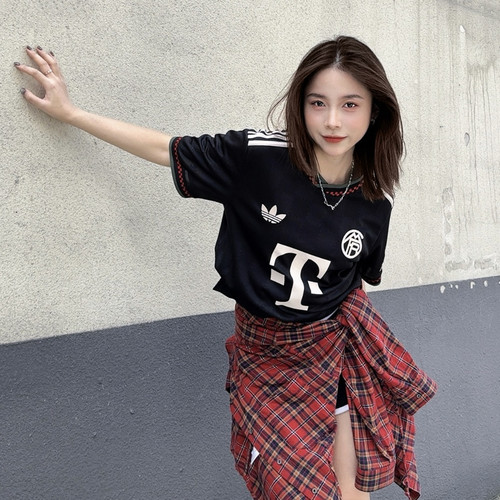 Adidas拜仁25/26赛季二客球迷版