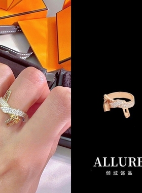 简约小众设计锁扣吊坠满钻kelly扣交叉镀金戒指时尚新潮食指环女