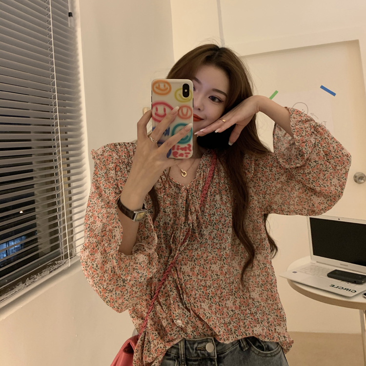 Real price ~ Korean version summer design feeling small foreign style floral show thin Long Sleeve Chiffon shirt 2 colors