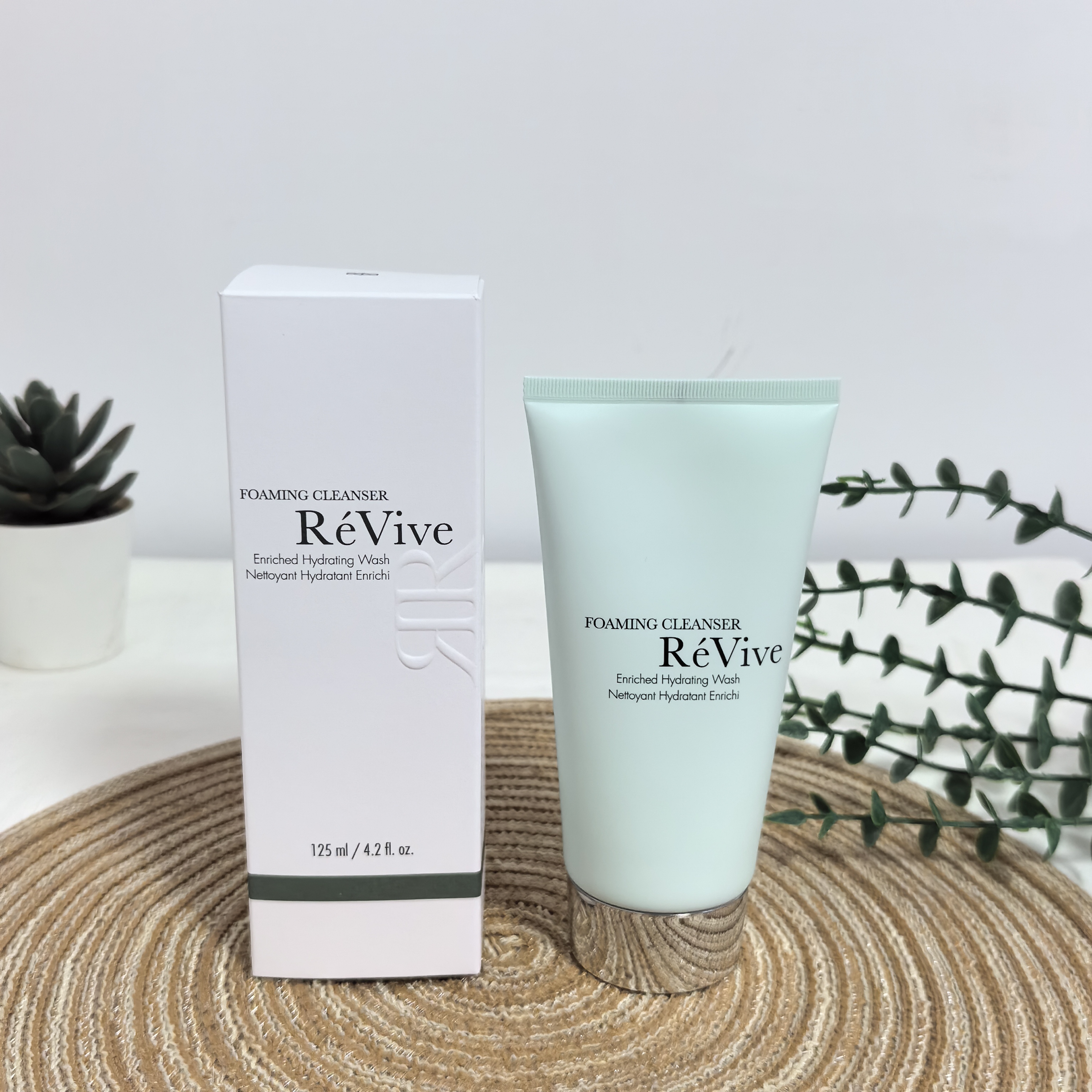 泡沫丰富绵密润不干洗卸合一清洁清爽ReVive利维肤青瓜洁面洗面奶