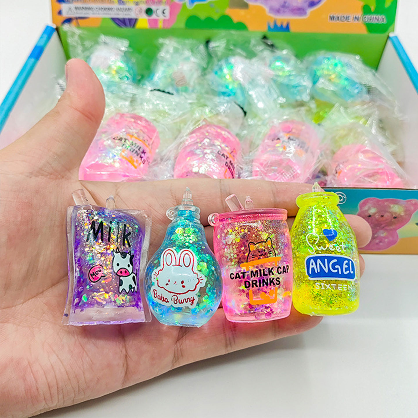 上学课上无聊女孩喜欢解闷小玩具