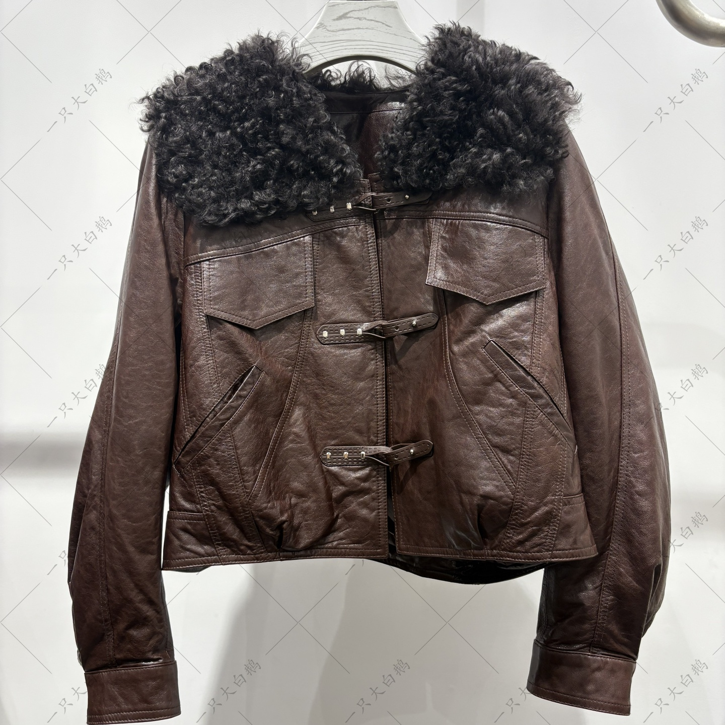 2025冬新短款羊卷毛皮毛一体拼接真皮羽绒服女海宁绵羊皮皮衣外套