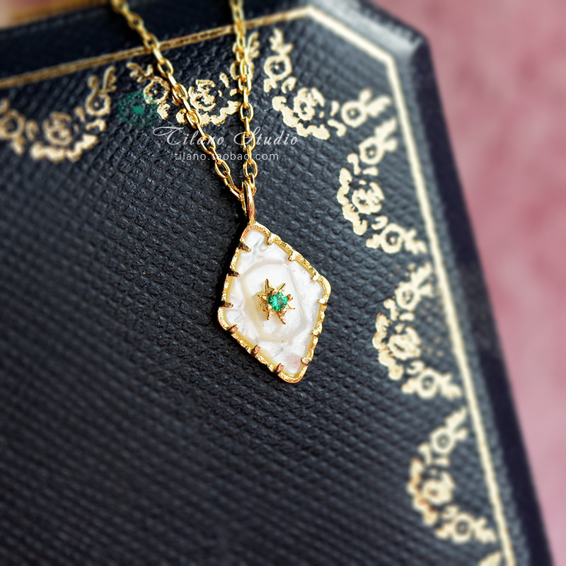 噪士日系复古风项链宫廷白贝母祖母绿925纯银镀14K金色菱形小吊坠