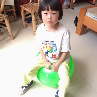 充气羊角球加厚瑜伽健身运动跳跳球无图案纯色减压摔打手柄球45cm