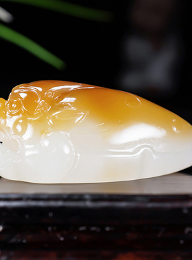 省级大师张亚龙精雕且末料和田玉糖白玉挂件吊坠貔貅21.16克