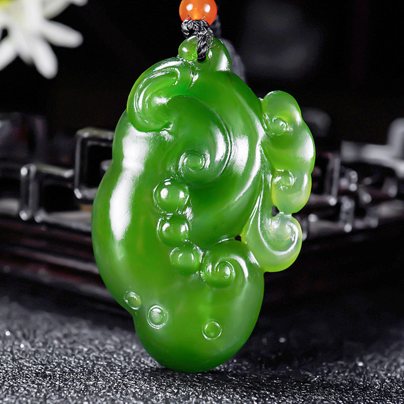 手工雕刻精品无黑点菠菜绿新疆和田玉碧玉挂件吊坠吉祥如意9.83克