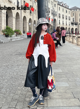 墨宝童装_坑条红色短款百搭小外套+坑条纯棉百搭白背心+中筒皮裤