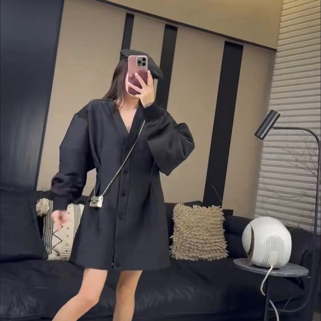 欧洲站欧货2024秋季新款时尚潮款休闲百搭修身连衣裙女 价格私聊