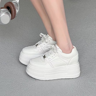 2026新款厚底内增高8CM小白鞋女休闲运动板鞋ins潮小众设计感板鞋