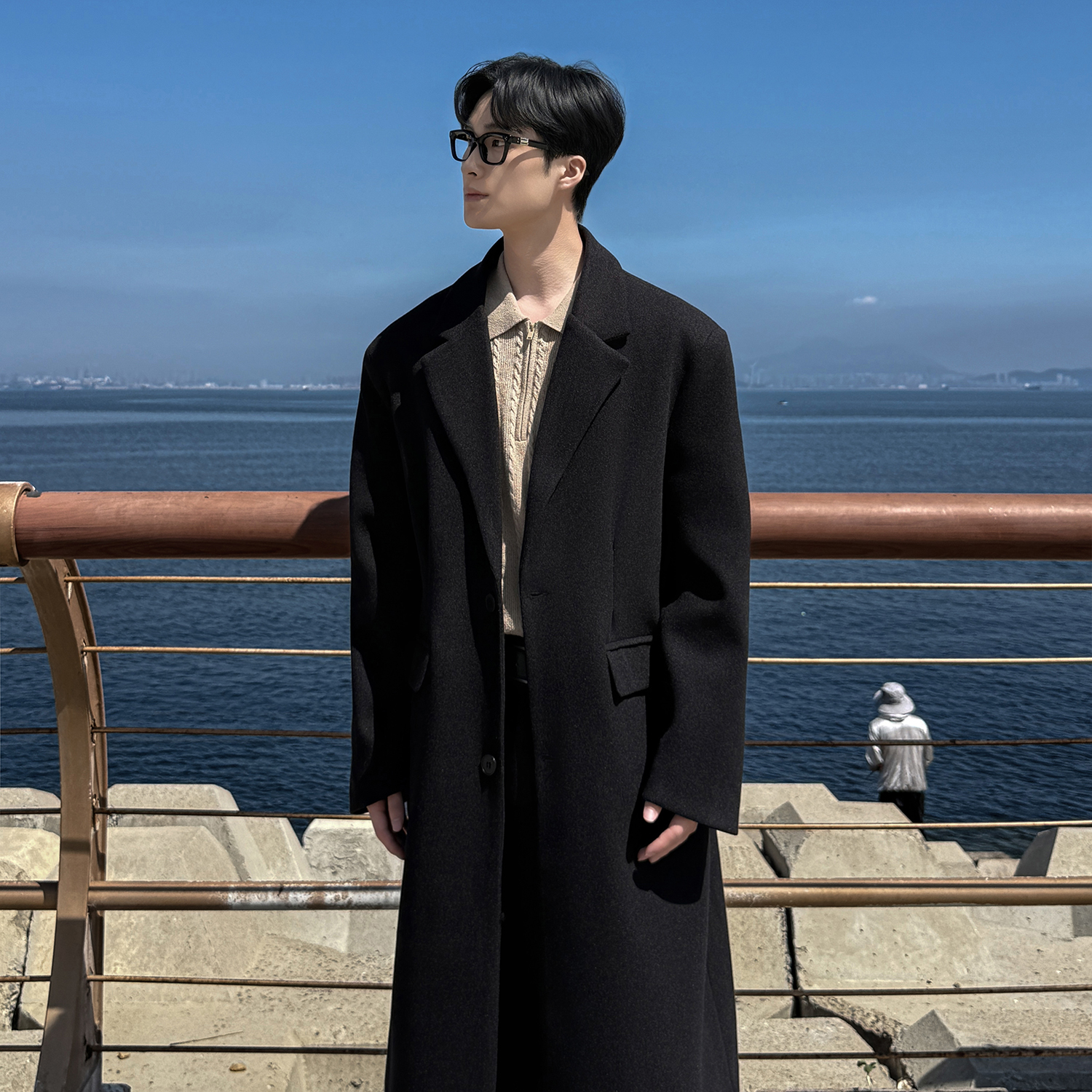 垫肩黑色毛呢大衣男中长款高级感