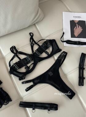 Mrspanda.美杜莎黑色线条调节扣内衣三件套镂空设计性感纯欲御姐