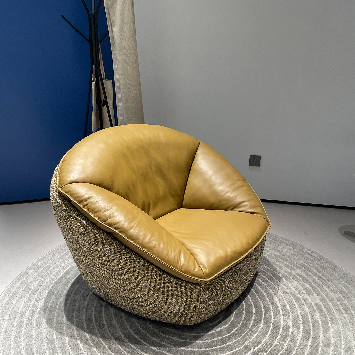 懒人沙发椅单人休闲椅客厅洽谈全真皮牛皮布艺旋转大黑牛配套新款