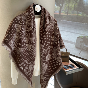 美拉德复古腰果花纹三角巾女百搭流苏边仿羊绒围巾披肩四季通用