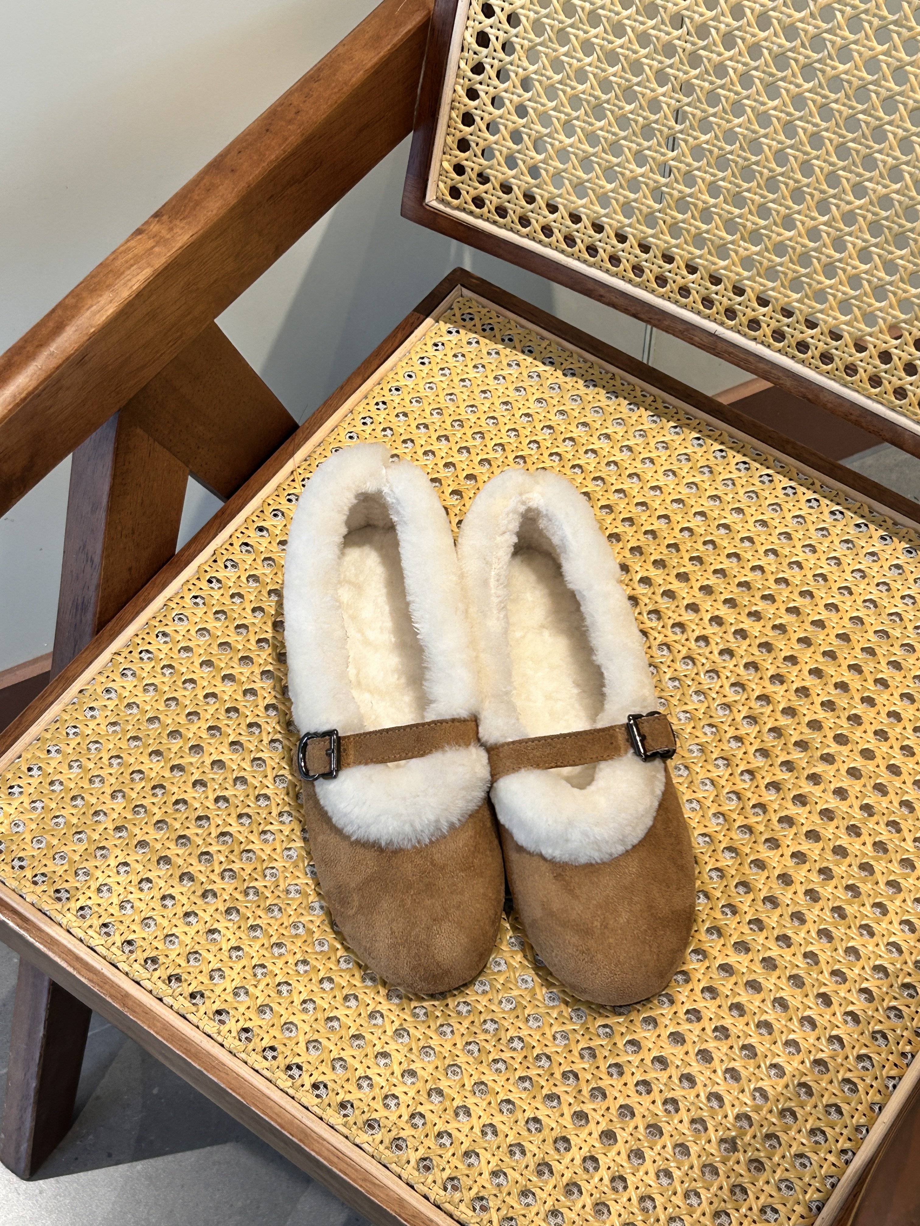 2025冬季新款单鞋玛丽珍平底通勤休闲百搭款真皮羊毛一体毛绒女鞋