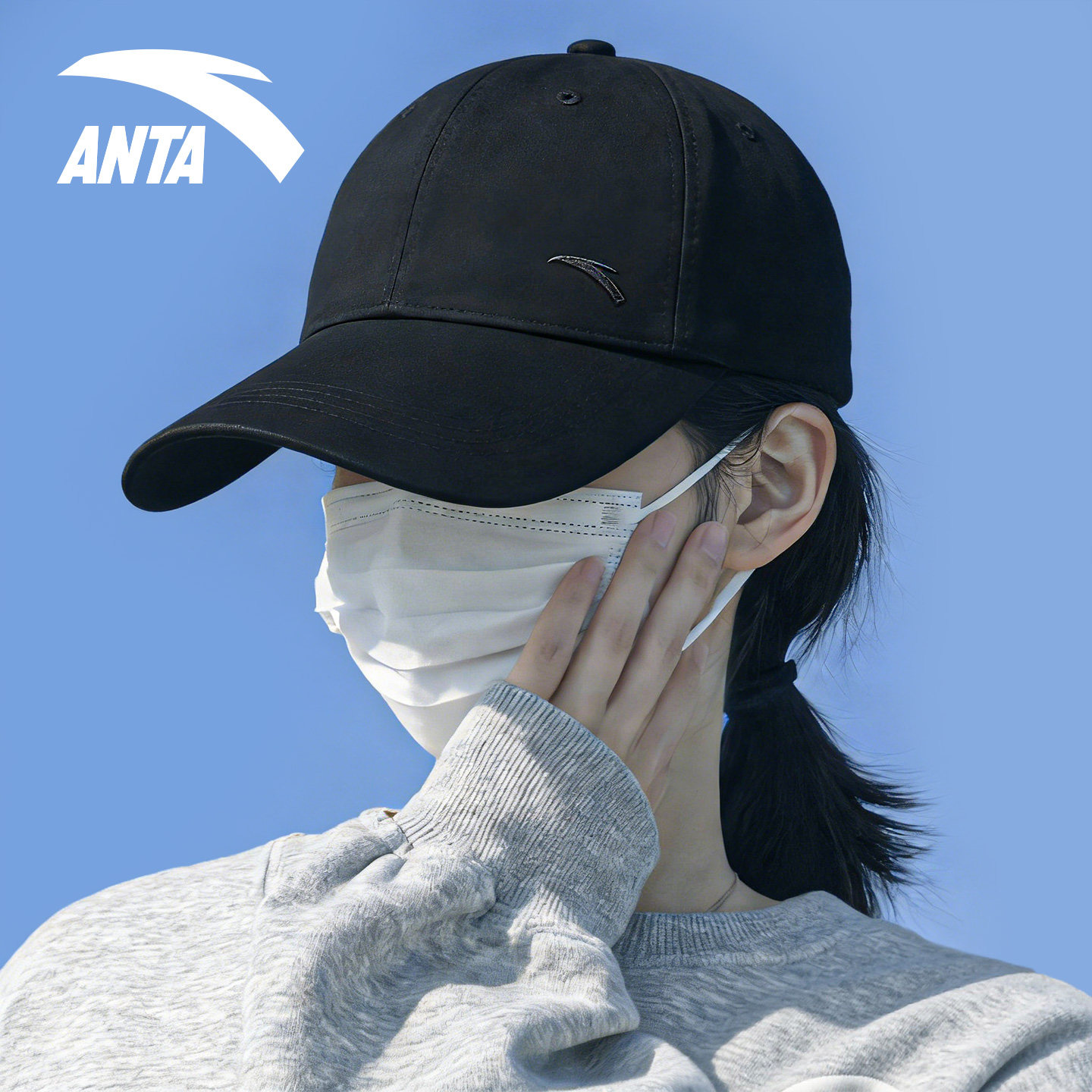 安踏黑色运动帽女经典LOGO鸭舌帽图片