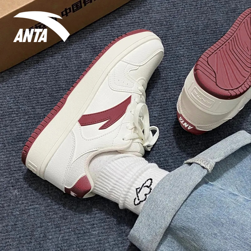 安踏低帮板鞋简约百搭女士小白鞋