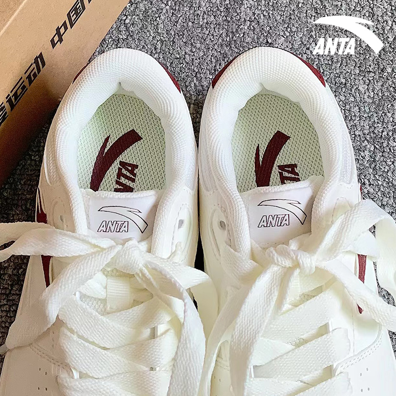 安踏轻盈小白鞋女板鞋潮流休闲鞋