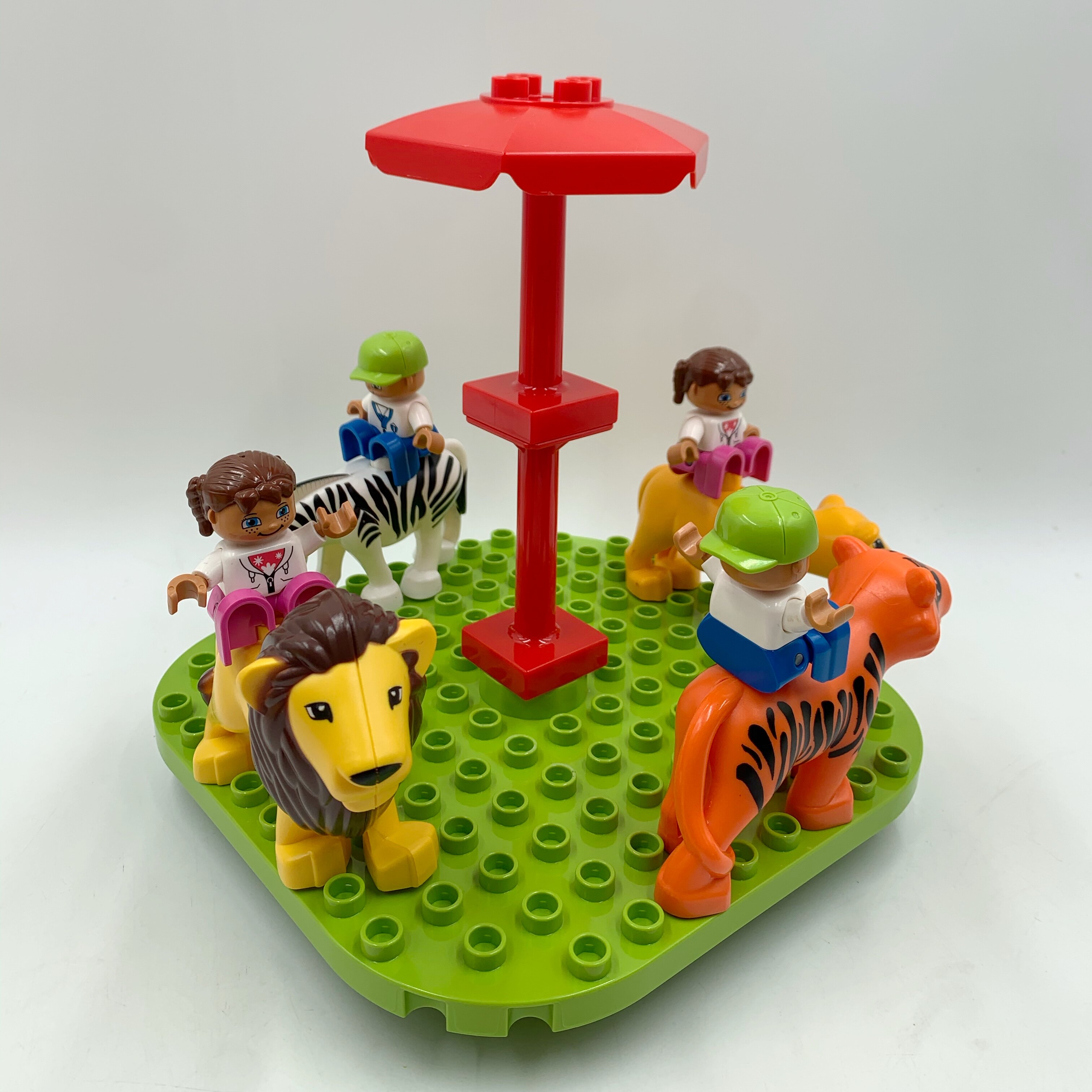 积木兼容件国产大颗粒散件拼装动物人偶旋转木马过家家儿童玩具