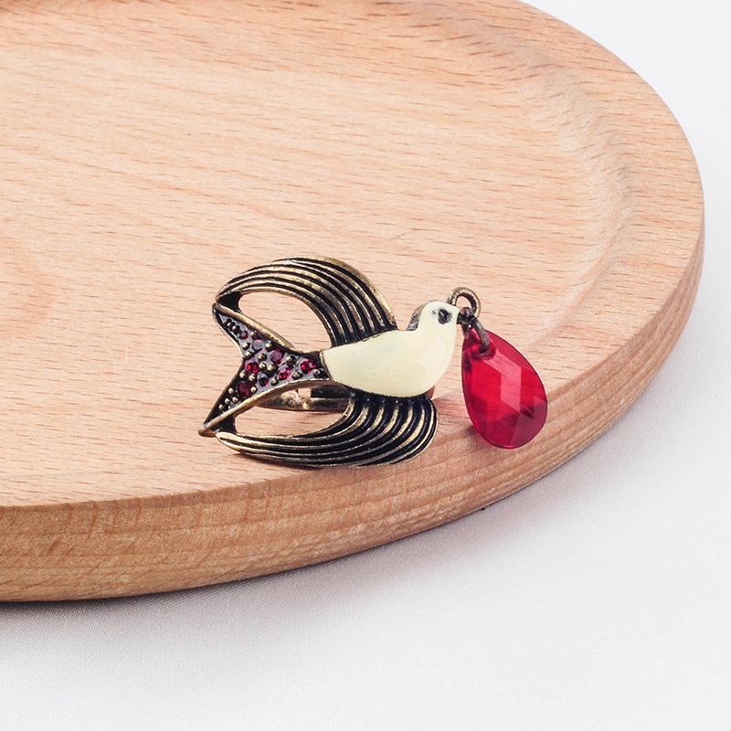 简约学生戒指女韩国复古个性燕子女戒网红同款高级感红色宝石戒子