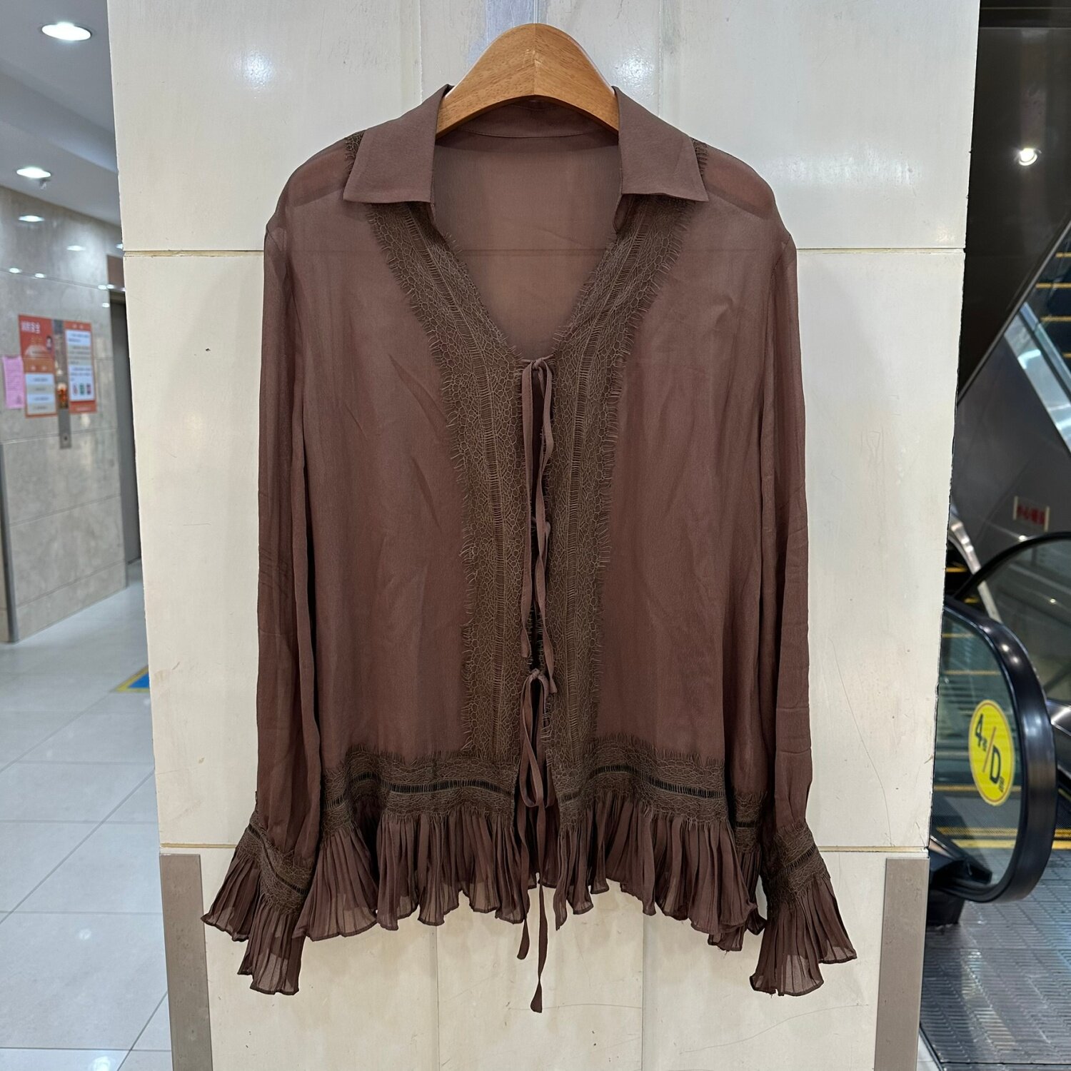 71150欧货慵懒风木耳蕾丝边衬衫女长袖V领系带流苏边气质优雅上衣