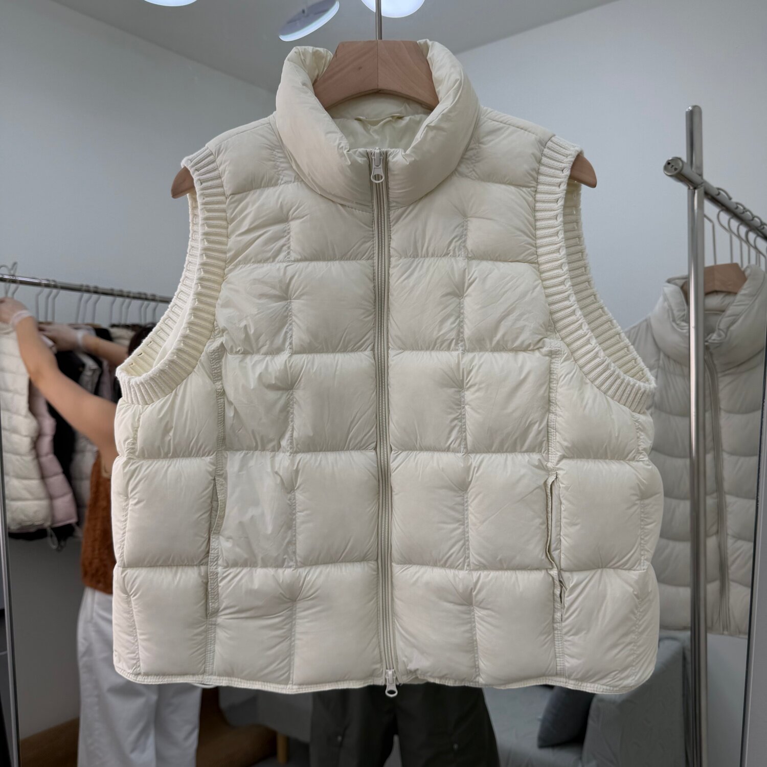 66102欧货轻薄羽绒马甲女立领拉链针织袖笼减龄百搭泡芙鸭绒外套