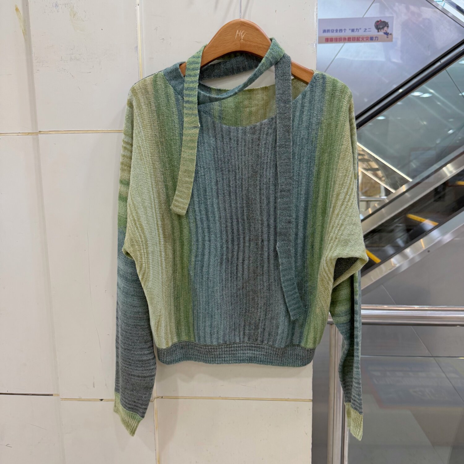 6822欧货渐变色针织衫女长袖百搭显瘦艺术感慵懒风天丝飘带领上衣