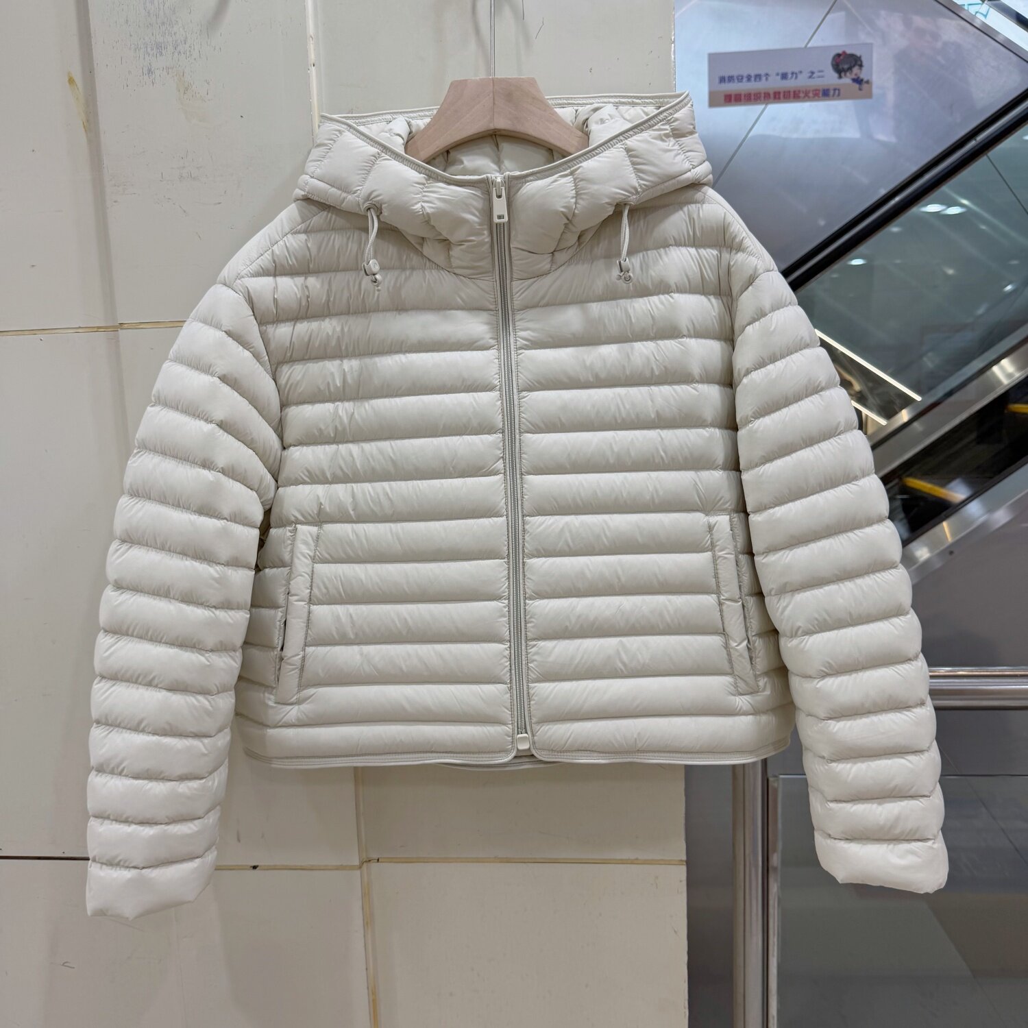 9507欧货时尚百搭连帽排骨条羽绒服女短款泡芙90鹅绒保暖外套秋冬