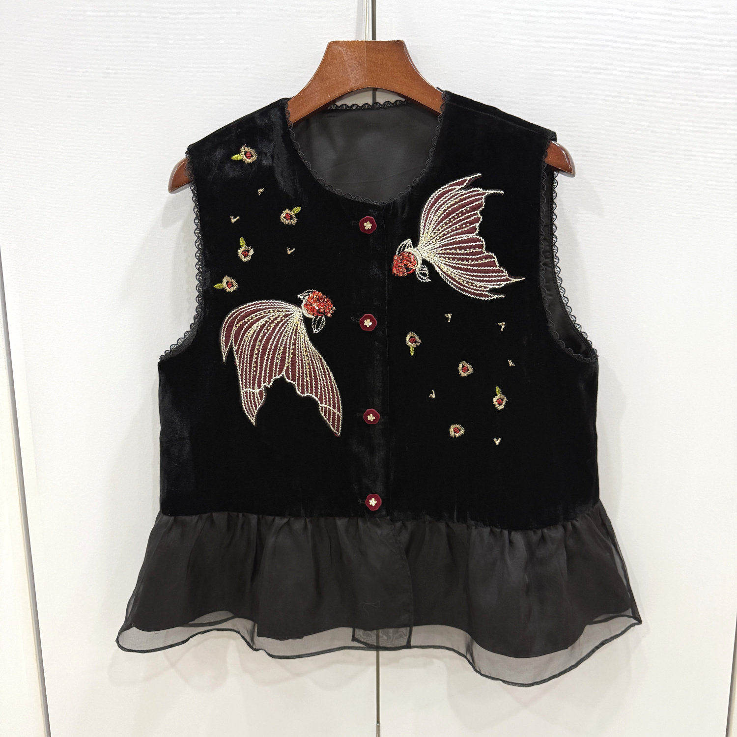 26691欧洲站2026春新款重工钉珠小鱼国风真丝丝绒下摆拼网纱马甲,女装/女士精品,上衣,淘宝优惠券,粉丝福利购,淘宝优惠卷