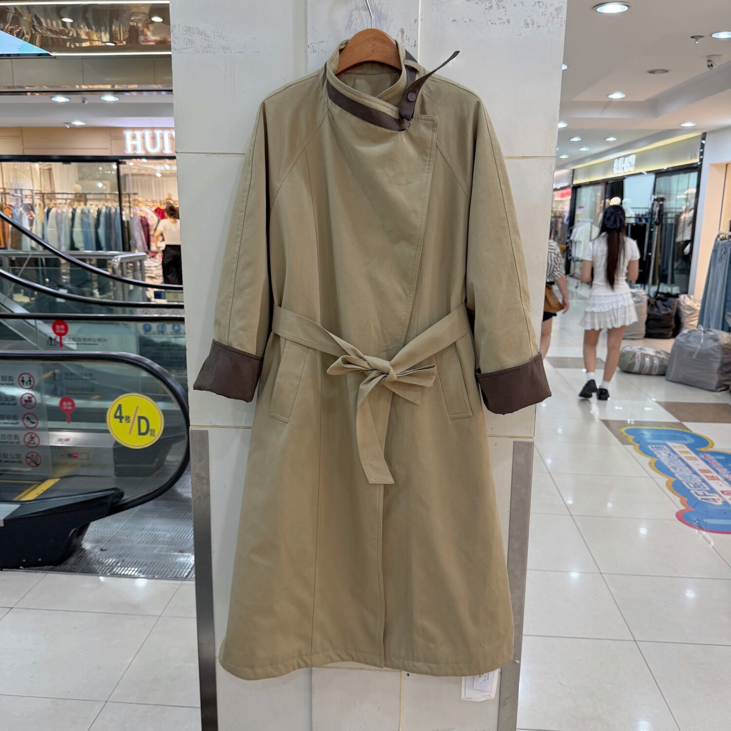 艾熹尔26-77137韩版立领长款系带收腰羽绒风衣女显瘦白鸭绒外套冬