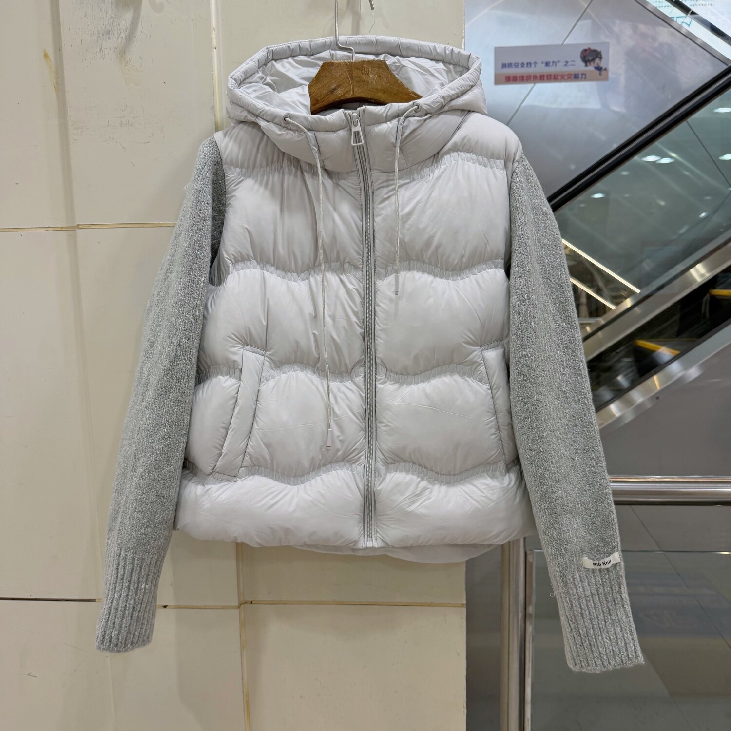 6215欧货花纱针织拼接袖连帽羽绒服女短款90鸭绒保暖外套时尚百搭