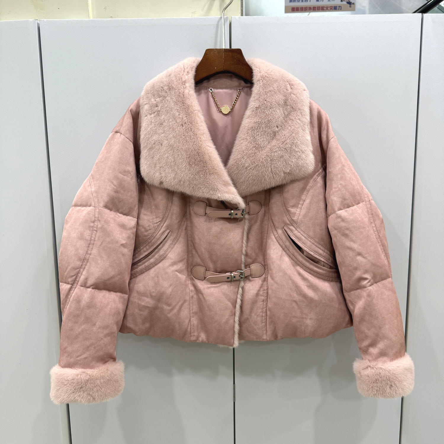 99YR-2557欧洲站2025冬水貂毛大翻领袖口毛拼皮扣亚麻轻奢羽绒服