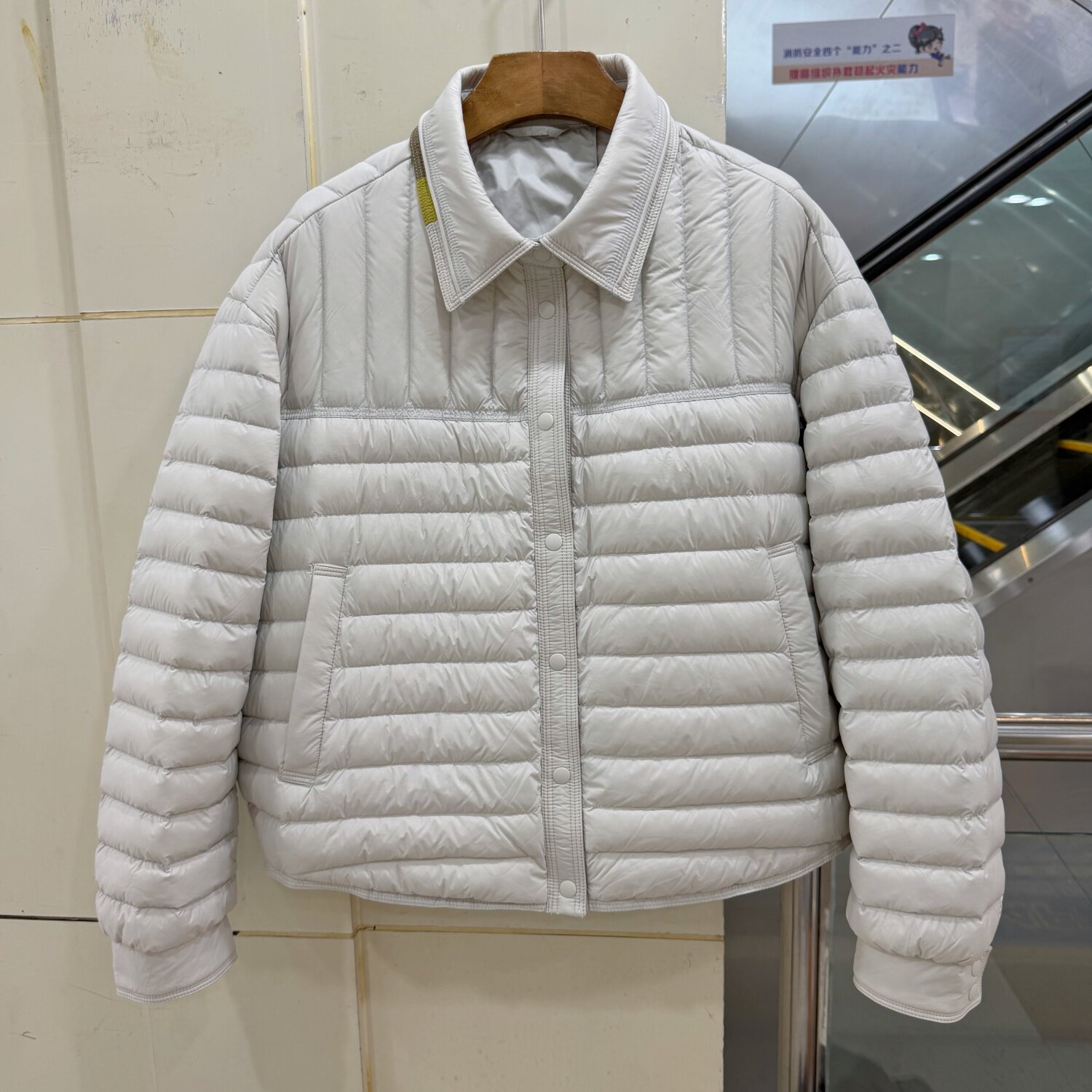 2N6808欧货轻薄排骨条羽绒服女短款翻领宽松显瘦90鸭绒保暖外套冬