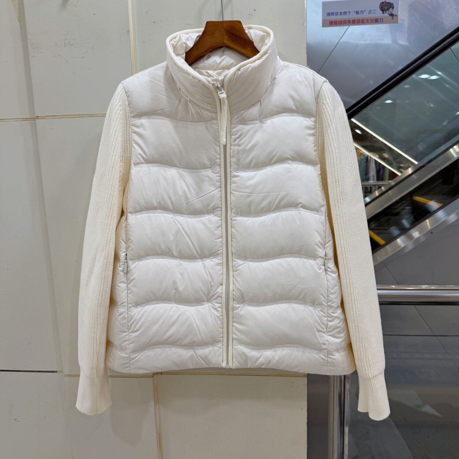ZM906 欧货时尚针织毛线拼接袖拉链立领水波纹轻奢鹅绒羽绒服外套