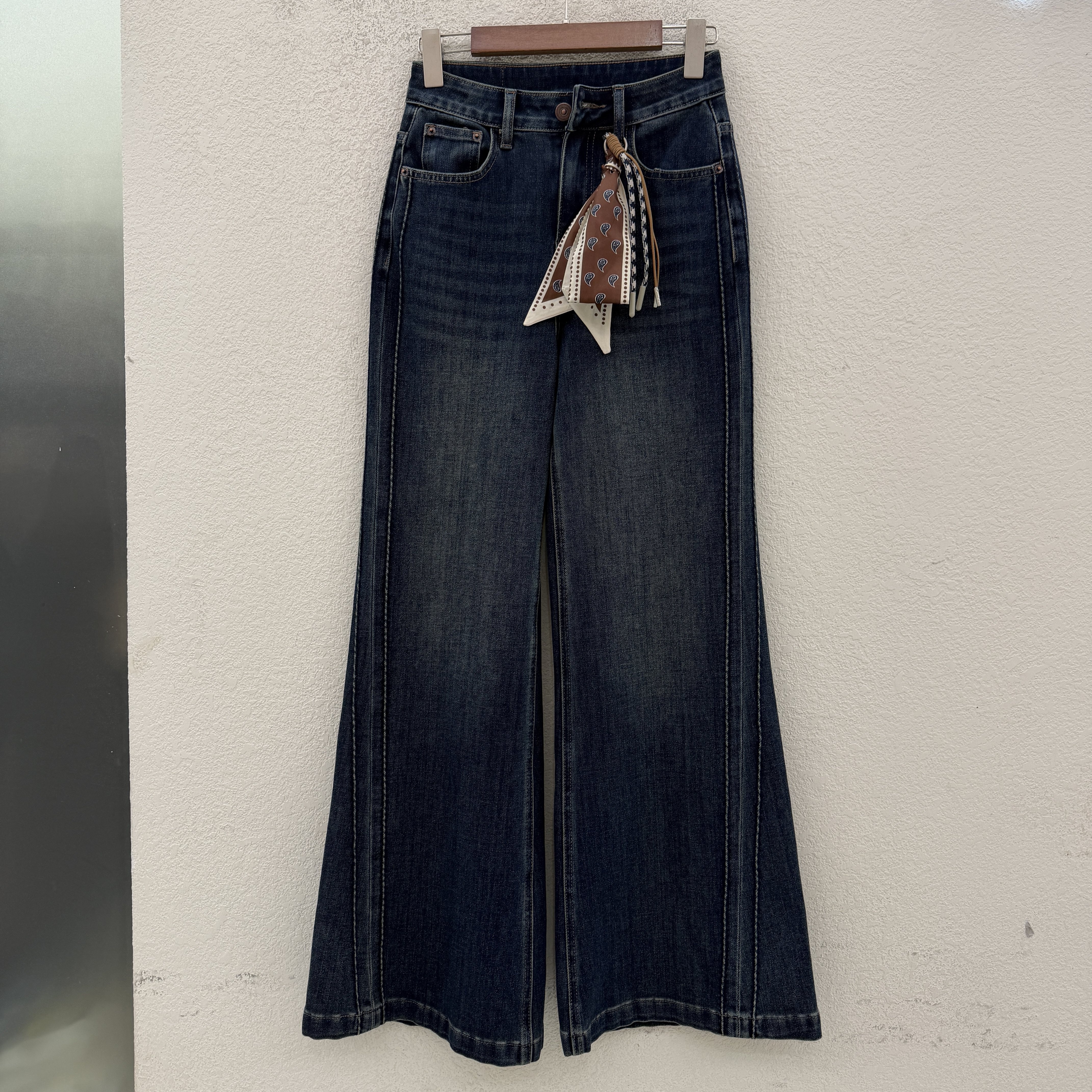 2026秋款JEANS港恋68552牛仔裤女高腰弹力压线喇叭裤微喇拖地裤
