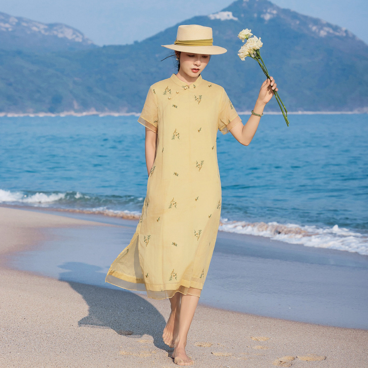 2026夏新款苎麻刺绣拼真丝女装 旅行文艺立领短袖连衣裙女送考
