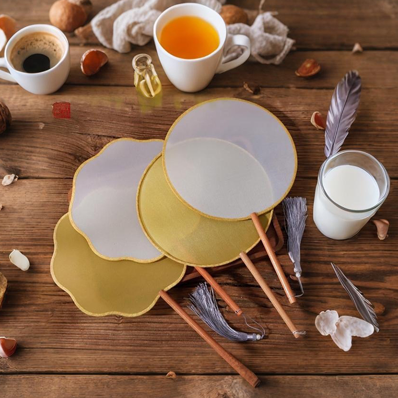 榉木长柄真丝熟绢团扇