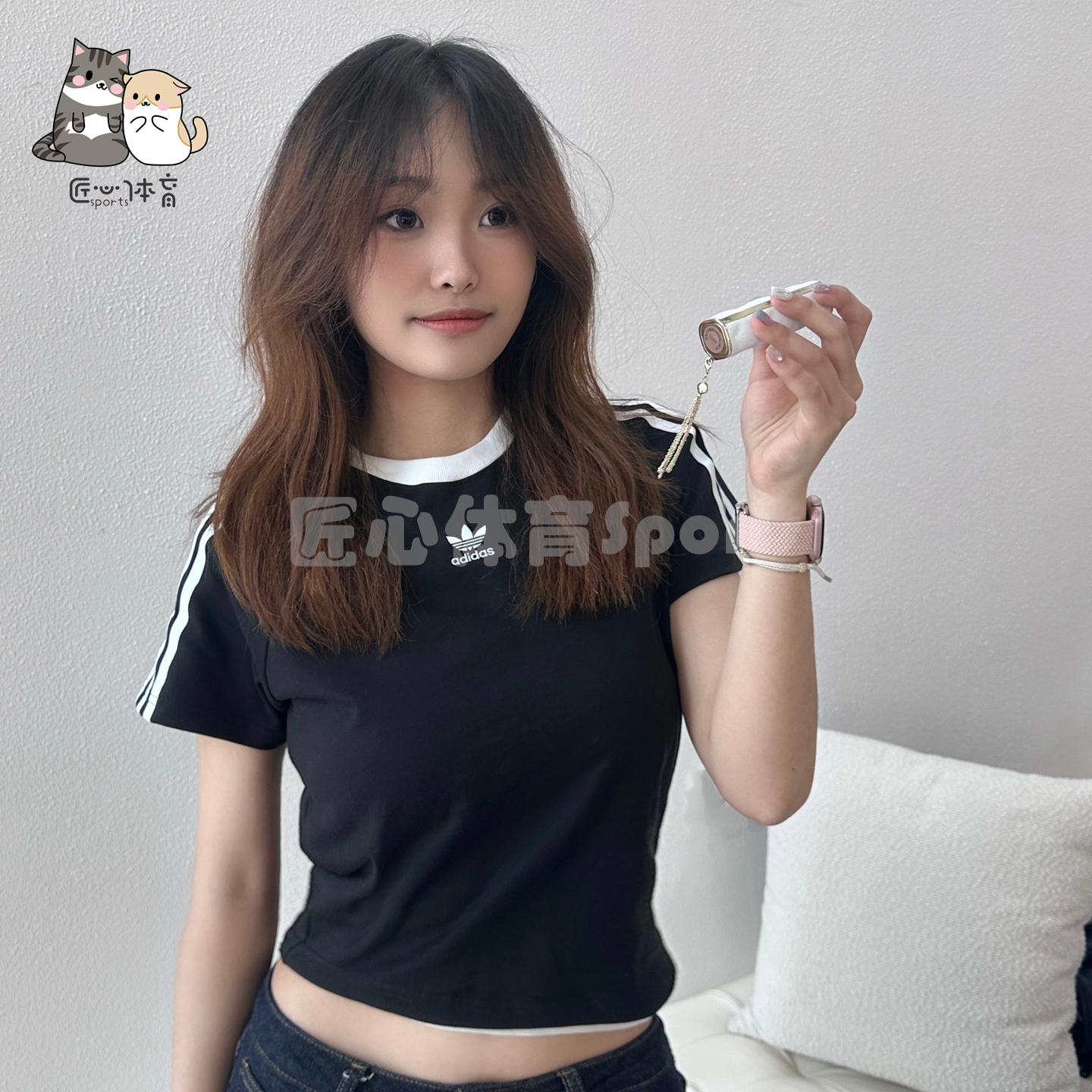 阿迪达斯三叶草女子短款高腰短袖