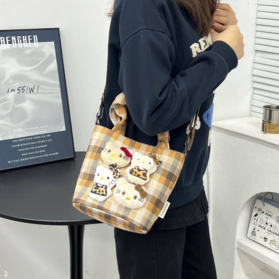 沐里沐气复古可爱高颜值百搭新款女包时尚格子单肩斜挎包水桶包