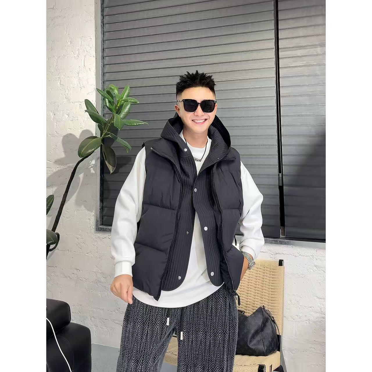 88074冬季加厚男士休闲羽绒马甲男保暖90白鸭绒连帽马夹男生潮搭