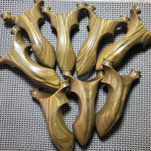 阿根廷绿檀黑马弹弓户外原木抛光无漆无胶可把玩可实战带香味