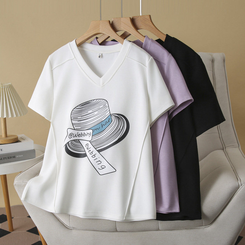 v领上衣女大码夏2025新款胖mm时尚帽子印花立体鱼骨线显瘦短袖t恤