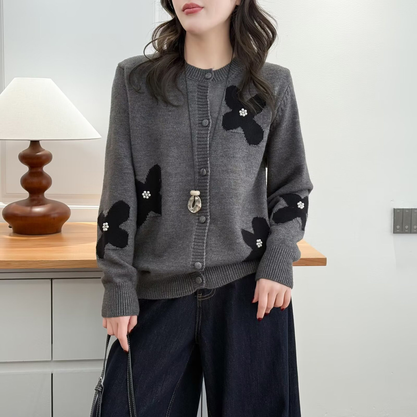 毛衣女大码显瘦开衫2026年新款180斤胖mm时尚花朵钉珠正肩针织衫,女装/女士精品,毛针织衫,淘宝优惠券,粉丝福利购,淘宝优惠卷