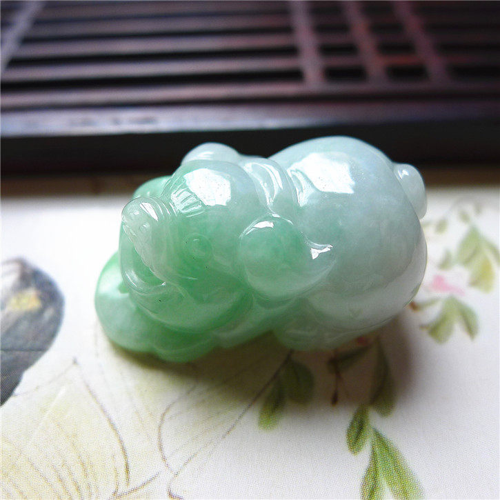 正品天然翡翠A货老坑种翡翠 精美招财小猪猪吊坠 配鉴定证书