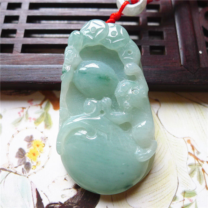 正品天然翡翠A货老坑种翡翠 精美桃子吊坠 配鉴定证书