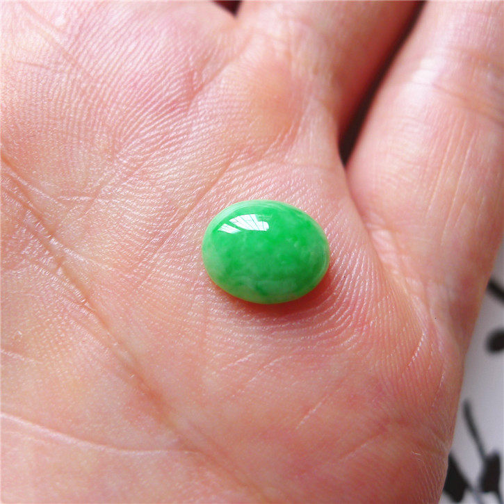 正品天然翡翠A货老坑种翡翠 精美阳绿色戒面 配鉴定证书