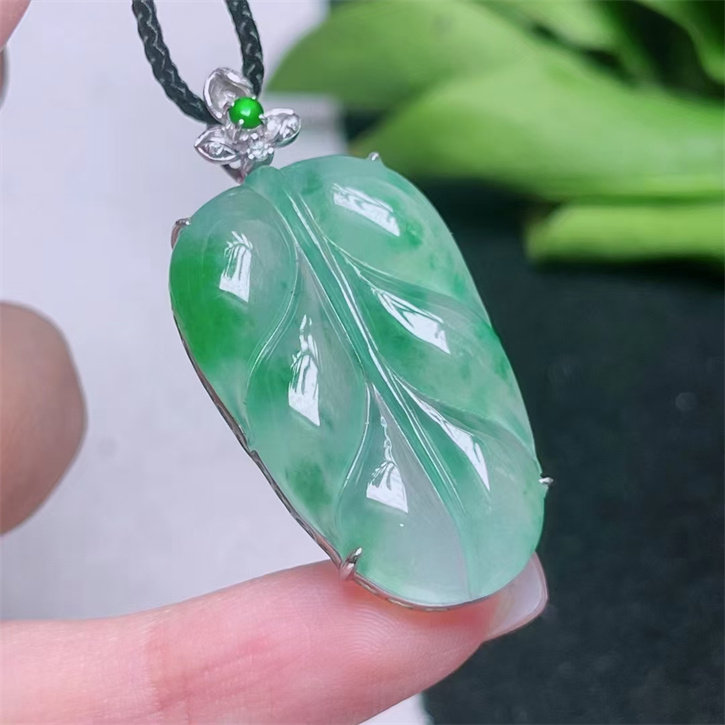 天然翡翠A货老坑种精美水润金枝玉叶18K金镶嵌吊坠配证书