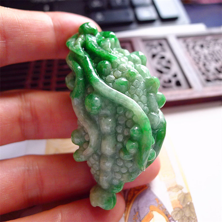 天然翡翠A货老坑种精美水润阳绿色福瓜福星高照吊坠配证书